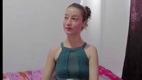 Snapshot of miavolkova_ chatting on 10-27-25, 07:18 Chloe online show from 10-27-25, 07:18