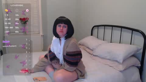 Snapshot of miawallace__ chatting on 01-28-25, 05:24 Mia online show from 01-28-25, 05:24