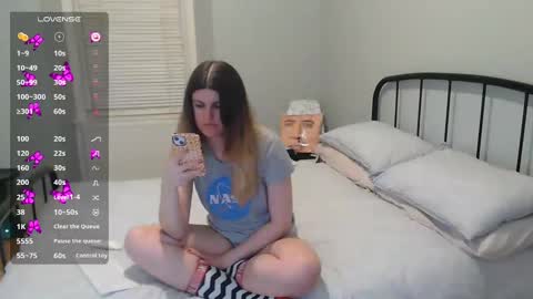 Snapshot of miawallace__ chatting on 02-08-25, 08:42 Mia online show from 02-08-25, 08:42