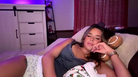 Mia online show from 11-26-25, 09:27