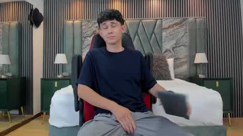 Snapshot of michaeel_blue chatting on 10-15-25, 08:31 Michael online show from 10-15-25, 08:31