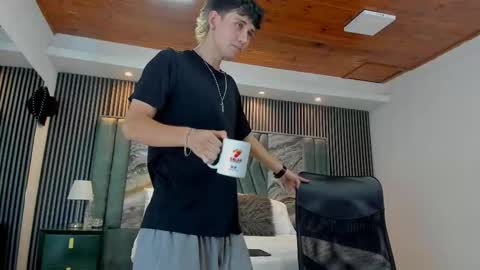 Snapshot of michaeel_blue chatting on 10-23-25, 07:45 Michael online show from 10-23-25, 07:45