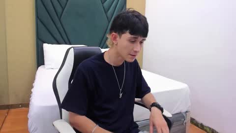 Snapshot of michaeel_blue chatting on 10-25-25, 08:58 Michael online show from 10-25-25, 08:58