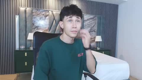 Michael online show from 02-08-26, 07:39