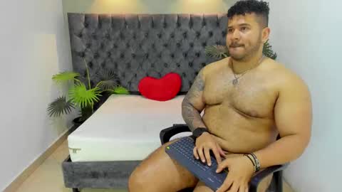 MICHAEL online show from 11-05-25, 01:38