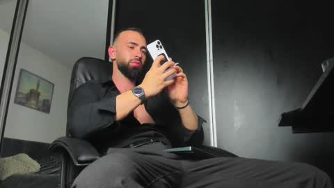 Snapshot of michaelevansx chatting on 11-01-25, 08:44 MichaelEvansx online show from 11-01-25, 08:44