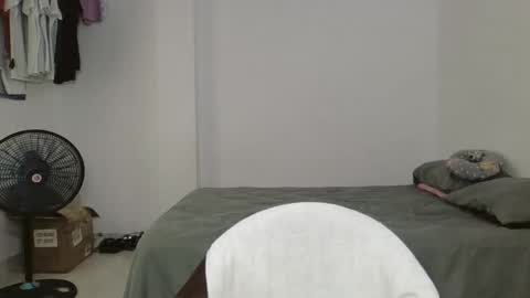 Snapshot of micheldelatorre69 chatting on 10-20-25, 08:20 MichelandDavid online show from 10-20-25, 08:20