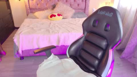 michell_petty01 online show from 09-16-25, 03:02