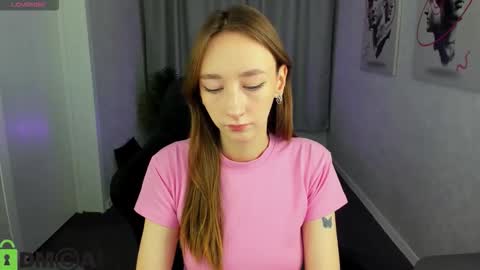 Snapshot of michelle__allen chatting on 10-28-25, 01:42 Michelle online show from 10-28-25, 01:42