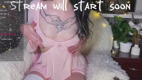 Snapshot of michelle_roze chatting on 09-11-25, 05:40 Michelle online show from 09-11-25, 05:40