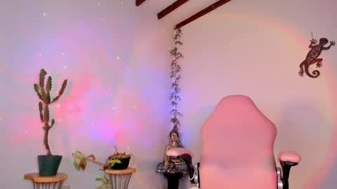 Snapshot of michelleastro chatting on 12-31-24, 10:37 Michelle Ramirez online show from 12-31-24, 10:37