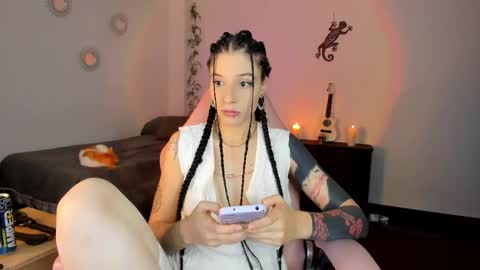 Snapshot of michelleastro chatting on 03-04-25, 11:40 Michelle Ramirez online show from 03-04-25, 11:40