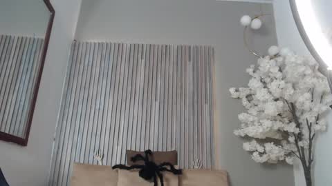 Snapshot of michellee_20 chatting on 10-12-25, 01:10 Michelle online show from 10-12-25, 01:10