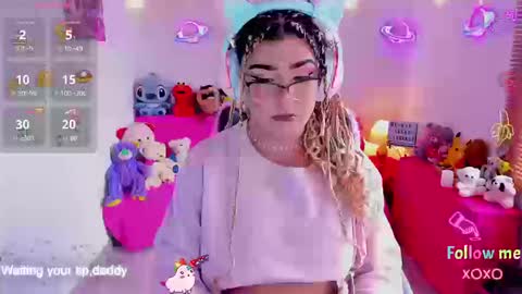 Snapshot of michellevanss22 chatting on 09-20-25, 02:18 online show from 09-20-25, 02:18