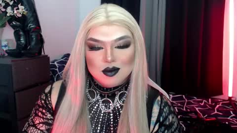 Snapshot of michellevixen921 chatting on 10-16-25, 04:02 Michelle online show from 10-16-25, 04:02