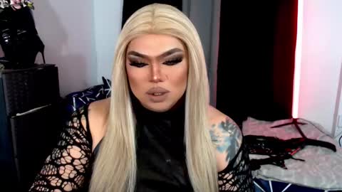 Snapshot of michellevixen921 chatting on 10-30-25, 05:57 Michelle online show from 10-30-25, 05:57