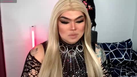 Snapshot of michellevixen921 chatting on 11-04-25, 11:48 Michelle online show from 11-04-25, 11:48