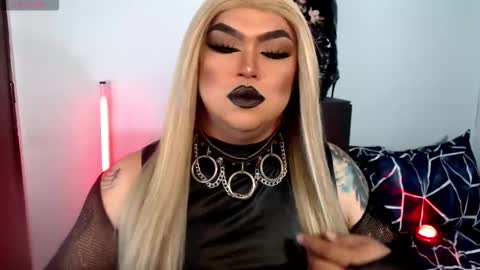 Snapshot of michellevixen921 chatting on 11-06-25, 07:04 Michelle online show from 11-06-25, 07:04