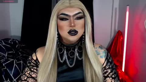 Snapshot of michellevixen921 chatting on 11-25-25, 05:57 Michelle online show from 11-25-25, 05:57