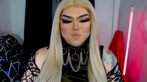 Snapshot of michellevixen921 chatting on 11-27-25, 11:40 Michelle online show from 11-27-25, 11:40