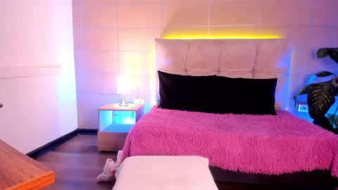 michonne_09 online show from 12-19-25, 03:57