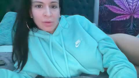 Snapshot of micielo87 chatting on 03-06-25, 04:41 Skye online show from 03-06-25, 04:41