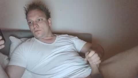 Snapshot of mickkxl chatting on 12-30-24, 09:48 mickkxl online show from 12-30-24, 09:48