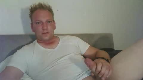 Snapshot of mickkxl chatting on 09-29-25, 11:15 mickkxl online show from 09-29-25, 11:15