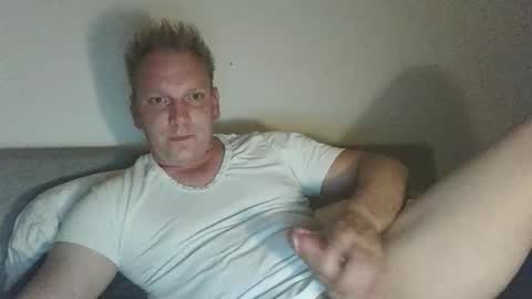 Snapshot of mickkxl chatting on 10-02-25, 07:54 mickkxl online show from 10-02-25, 07:54