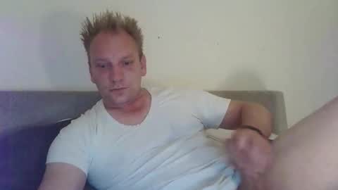 Snapshot of mickkxl chatting on 10-20-25, 07:03 mickkxl online show from 10-20-25, 07:03