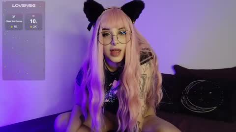 Nana online show from 10-20-25, 09:37