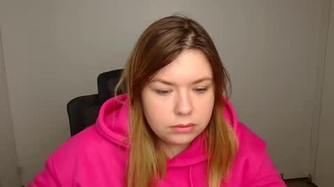 Mariana online show from 10-20-25, 05:08