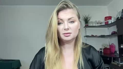 Sofa online show from 11-24-25, 10:48