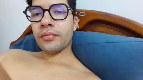 Snapshot of midoumas1 chatting on 11-16-25, 12:22 Sam online show from 11-16-25, 12:22