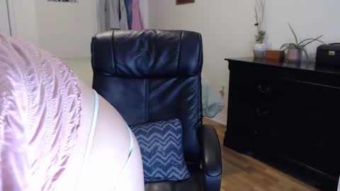 Snapshot of midsummernightsdream chatting on 12-03-24, 06:17 MidsummerNightsDream online show from 12-03-24, 06:17