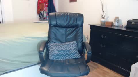 Snapshot of midsummernightsdream chatting on 12-23-24, 06:58 MidsummerNightsDream online show from 12-23-24, 06:58