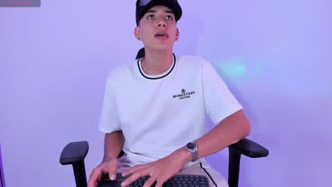 Snapshot of miguel_cagee chatting on 10-24-25, 10:39 miguel_cagee online show from 10-24-25, 10:39