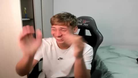 Snapshot of miguel_hz chatting on 10-09-25, 07:34 Miguel Hernandez online show from 10-09-25, 07:34