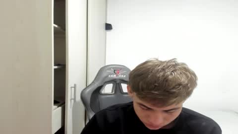 Snapshot of miguel_hz chatting on 10-12-25, 07:46 Miguel Hernandez online show from 10-12-25, 07:46