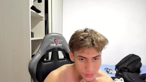 Snapshot of miguel_hz chatting on 11-01-25, 11:07 Miguel Hernandez online show from 11-01-25, 11:07