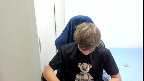 Snapshot of miguel_hz chatting on 11-06-25, 10:32 Miguel Hernandez online show from 11-06-25, 10:32