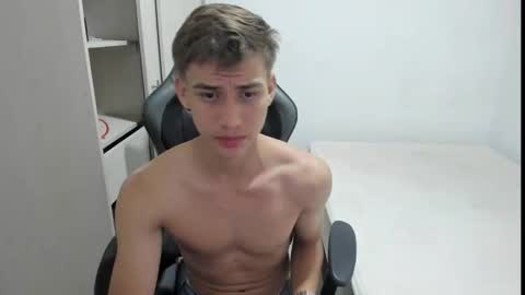 Snapshot of miguel_hz chatting on 11-15-25, 08:22 Miguel Hernandez online show from 11-15-25, 08:22