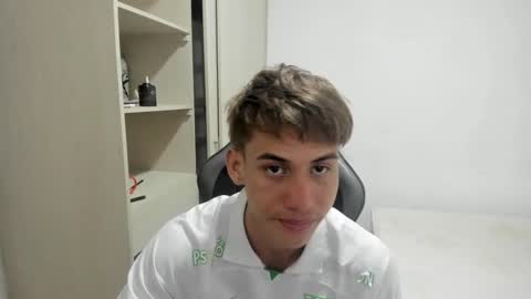 Snapshot of miguel_hz chatting on 11-21-25, 03:16 Miguel Hernandez online show from 11-21-25, 03:16