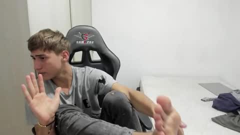 Snapshot of miguel_hz chatting on 12-03-25, 01:46 Miguel Hernandez online show from 12-03-25, 01:46