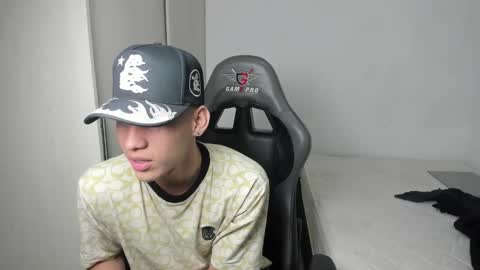 Snapshot of miguel_hz chatting on 12-05-25, 12:30 Miguel Hernandez online show from 12-05-25, 12:30