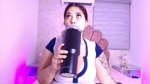 Mia  online show from 11-16-25, 12:00