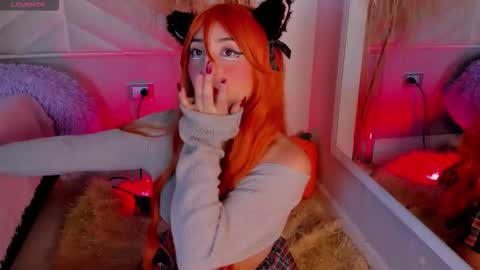 Snapshot of miia__baker chatting on 10-21-25, 12:17 online show from 10-21-25, 12:17