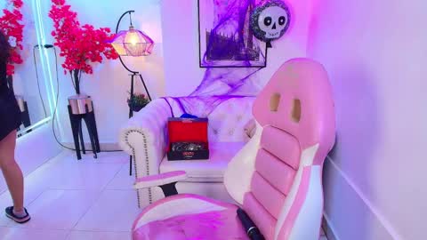 Snapshot of miia_bela chatting on 10-29-25, 07:48 Miia online show from 10-29-25, 07:48