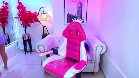 Snapshot of miia_bela chatting on 11-08-25, 07:34 Miia online show from 11-08-25, 07:34