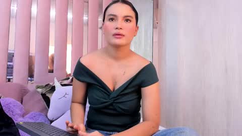 Mia  online show from 11-17-25, 10:43